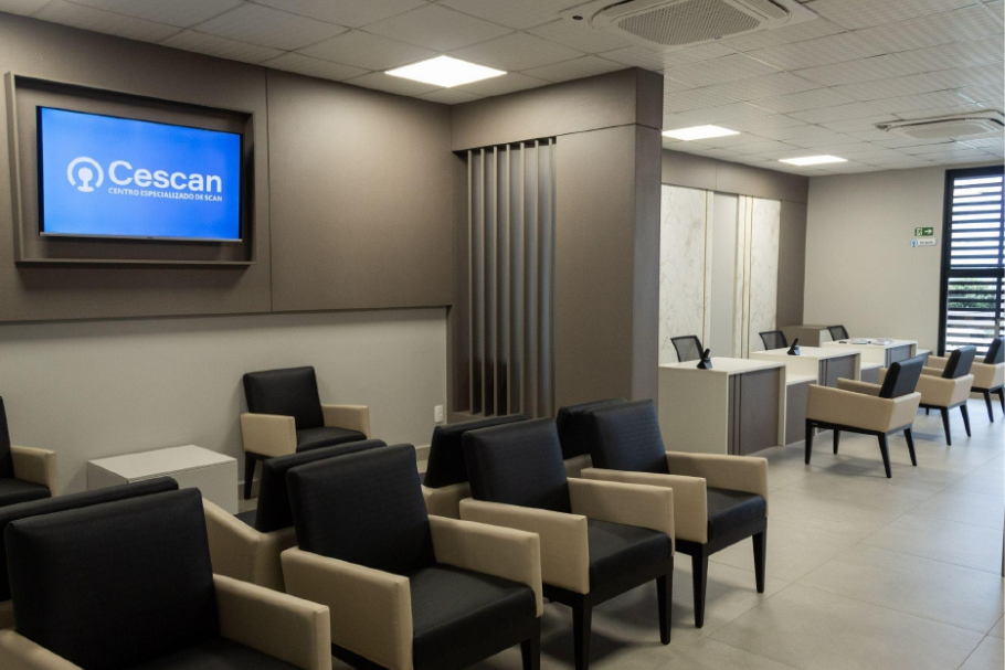 Clinica imagem Ponta Grossa | Imagem máquina de scan e mulher
