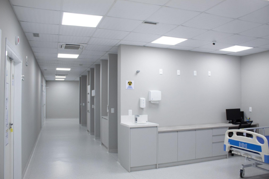 Clinica imagem Ponta Grossa | Imagem máquina de scan e mulher