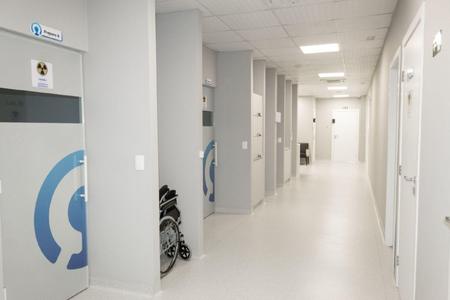 Clinica imagem Ponta Grossa | Imagem máquina de scan e mulher